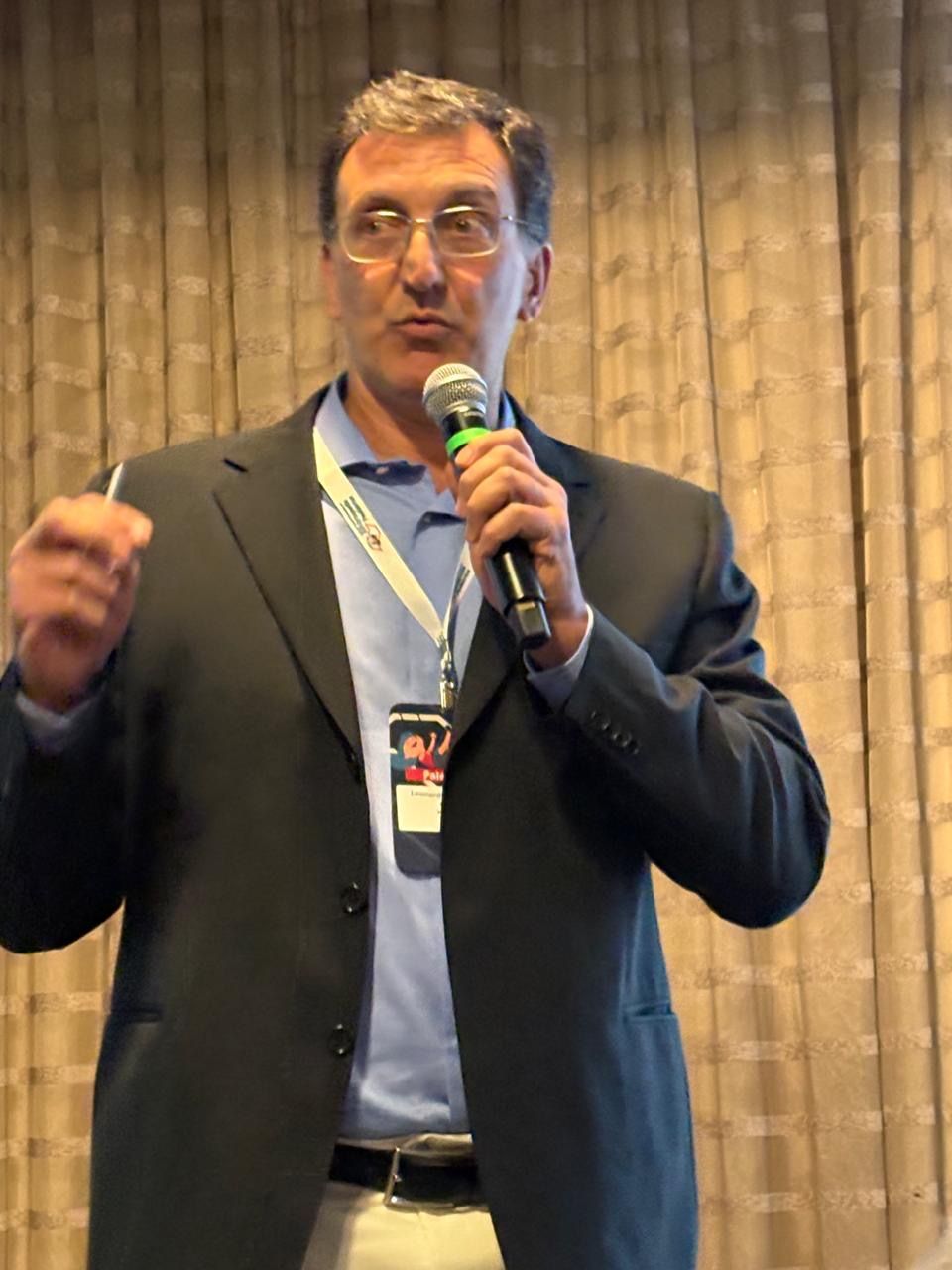 Dr. Leonardo Cury em palestra